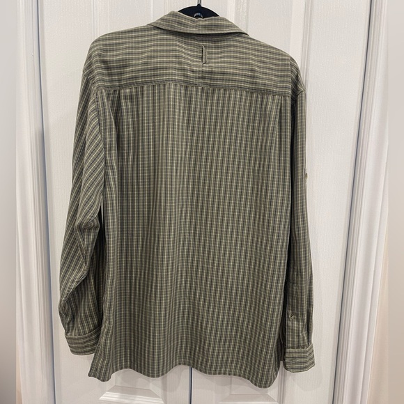 The North Face Men's Classic Casual Button Down Shirt Long Sleeve size M - Picture 2 of 8